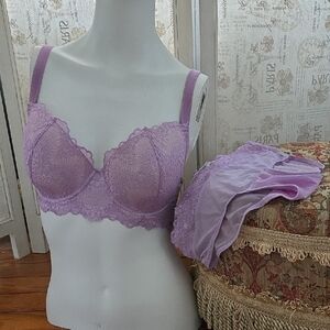 NWOT Lace Lavender Bra 32DD and Panty Set